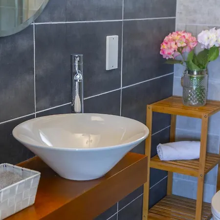 Melis - Charming In Villa Protaras