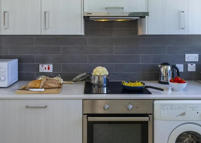 Melis - Charming In Protaras