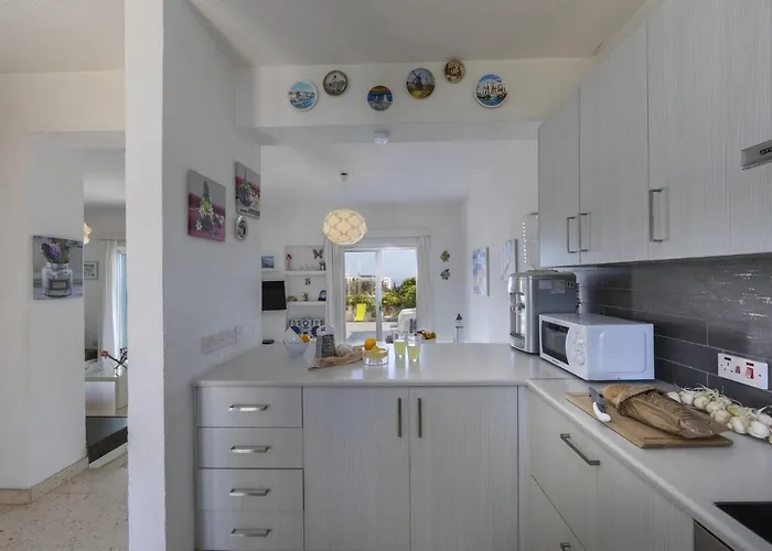 Melis - Charming In Villa Protaras