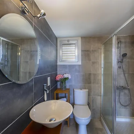 Melis - Charming In Vilă